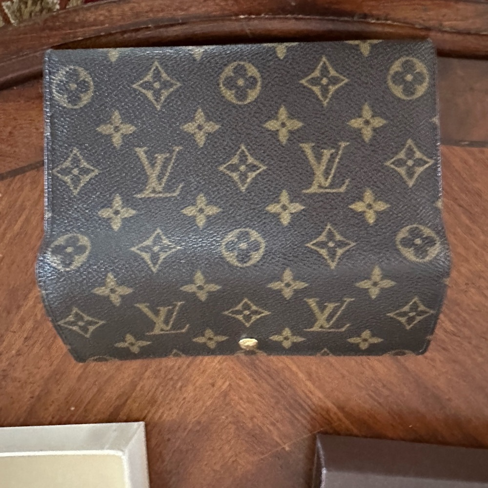 Authentic Louis Vuitton Sarah Wallet EUC - Picture 6 of 11
